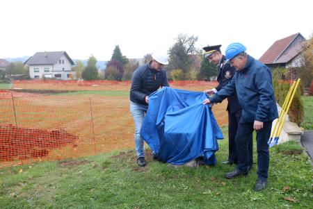 TEMELJNI KAMEN DOMA ZAŠČITE IN REŠEVANJA Z MEDGENERACIJSKIM CENTROM RAKEK 27 FOTO LJUBO VUKELIČ
